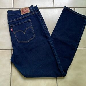 NWOT Levi’s 314 Straight Leg Dark Wash Size 33 Woman’s